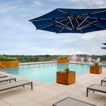 Global Luxury Suites In Downtown Bethesda Bagian luar foto