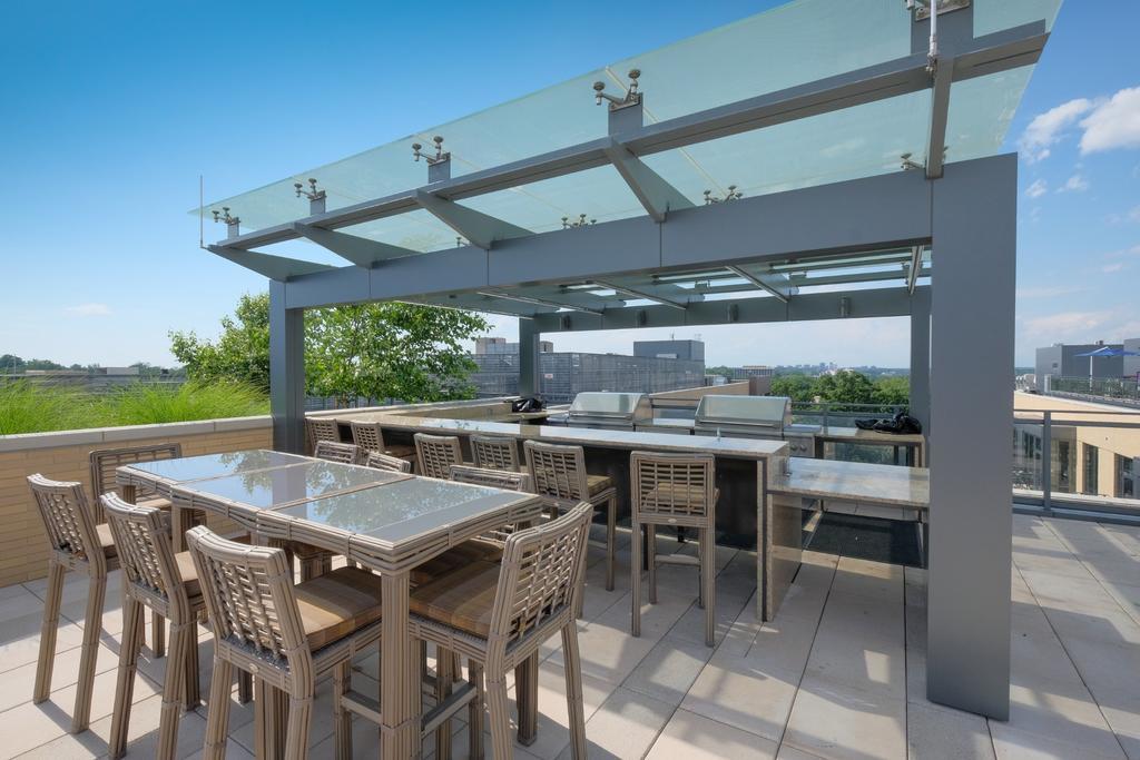 Global Luxury Suites In Downtown Bethesda Bagian luar foto