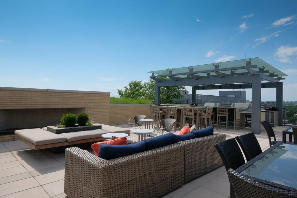 Global Luxury Suites In Downtown Bethesda Bagian luar foto