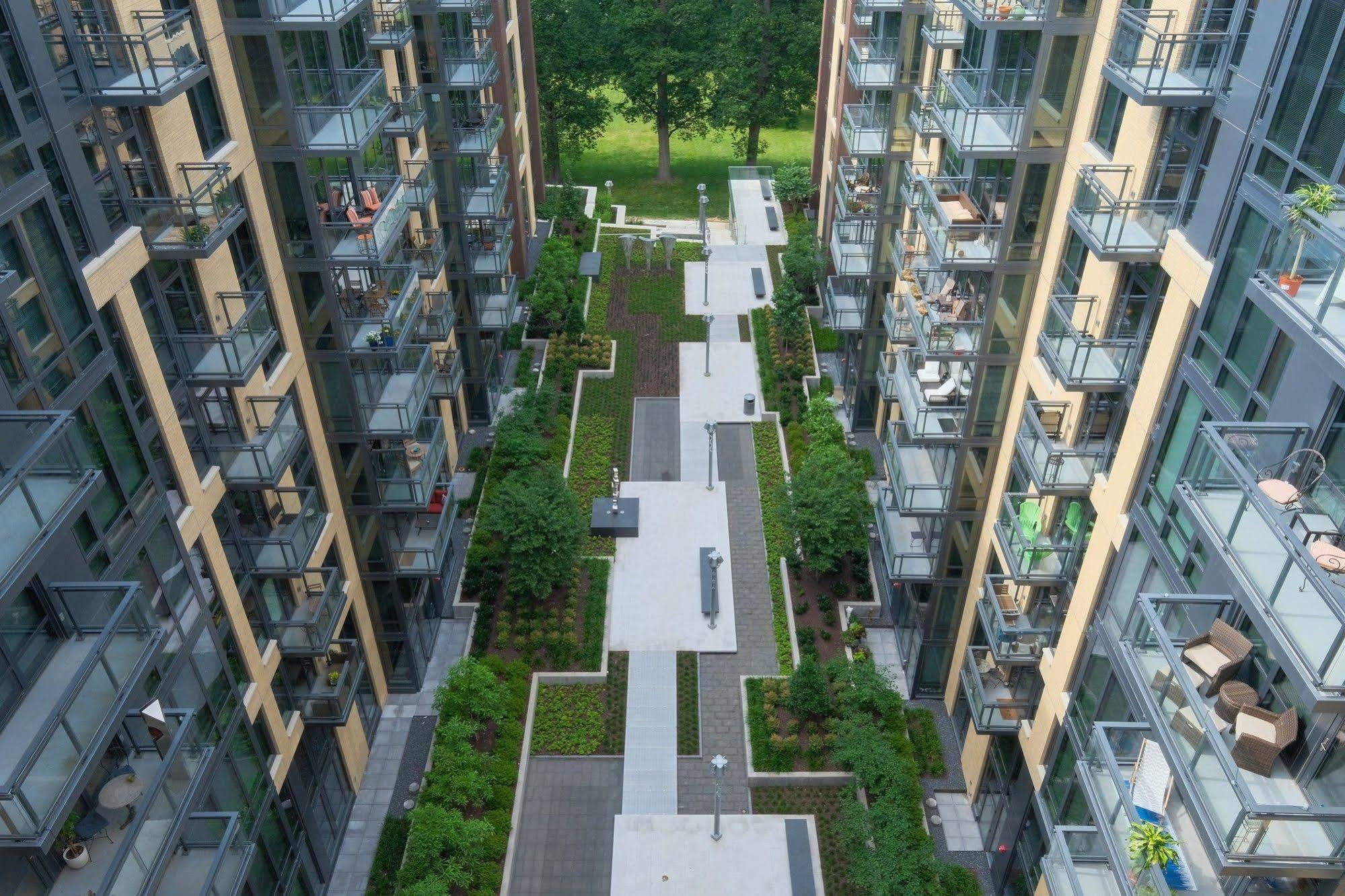 Global Luxury Suites In Downtown Bethesda Bagian luar foto