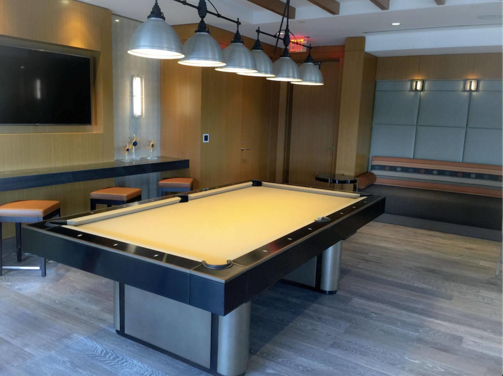 Global Luxury Suites In Downtown Bethesda Bagian luar foto