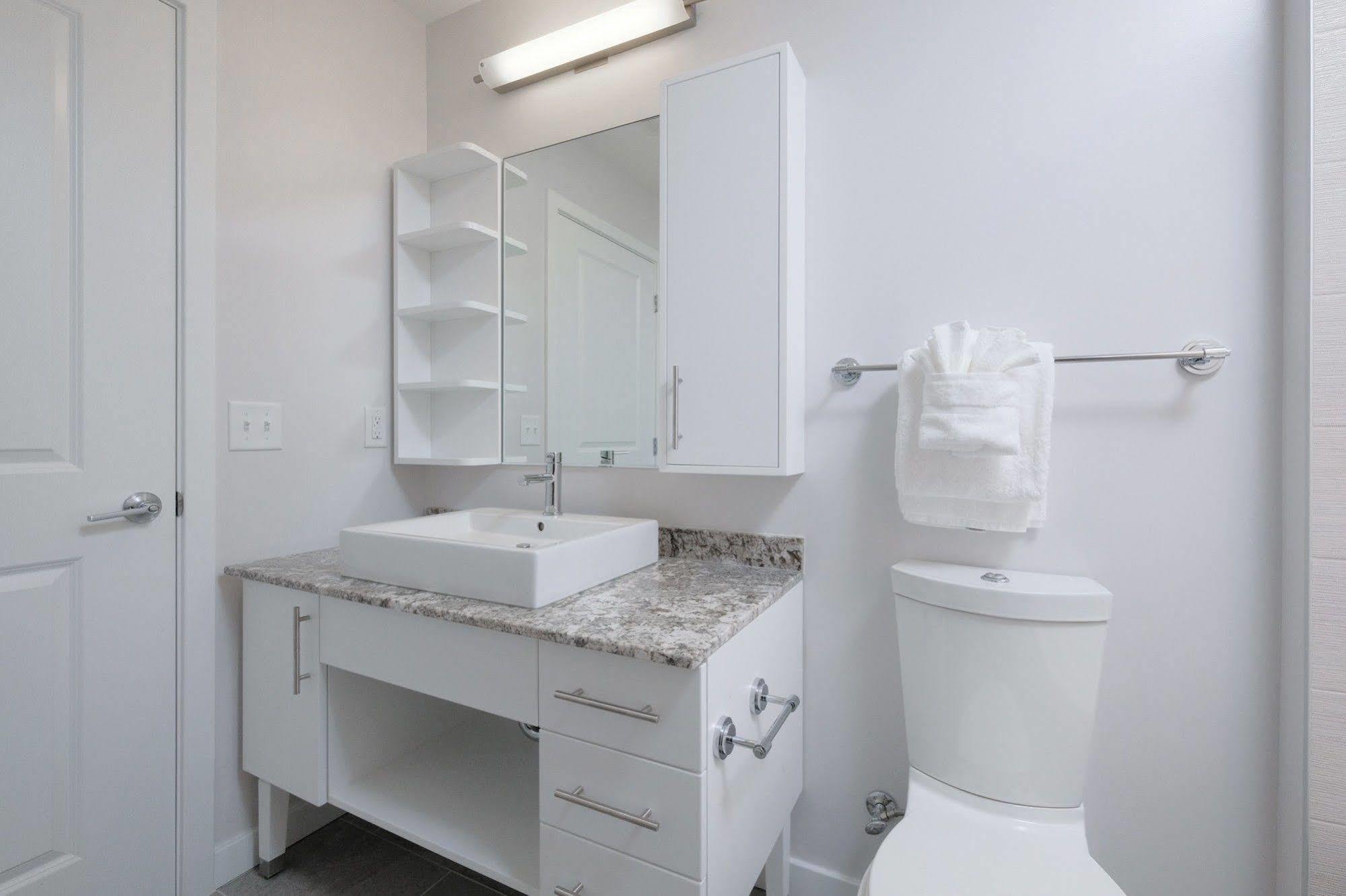 Global Luxury Suites In Downtown Bethesda Bagian luar foto