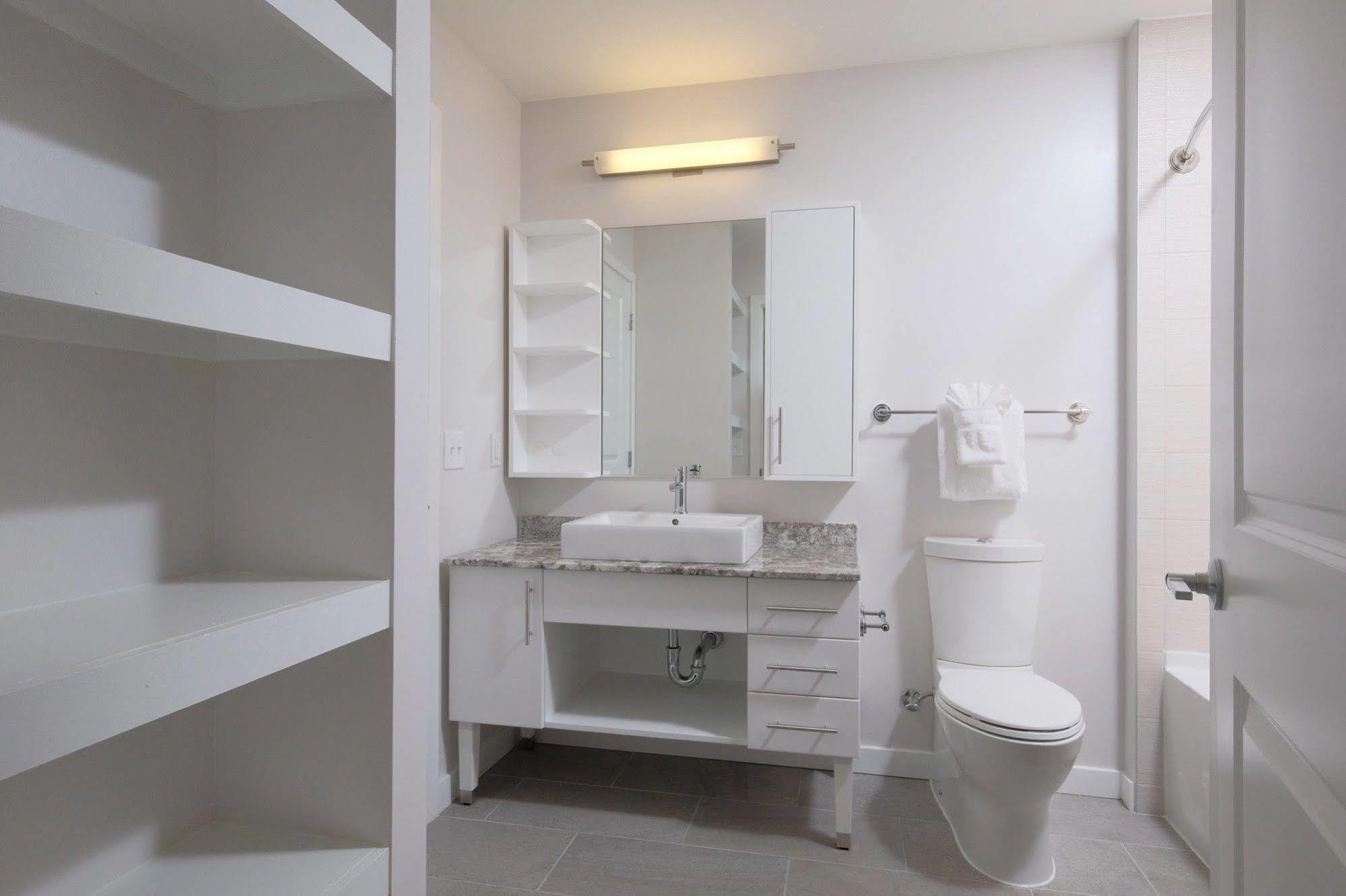 Global Luxury Suites In Downtown Bethesda Bagian luar foto