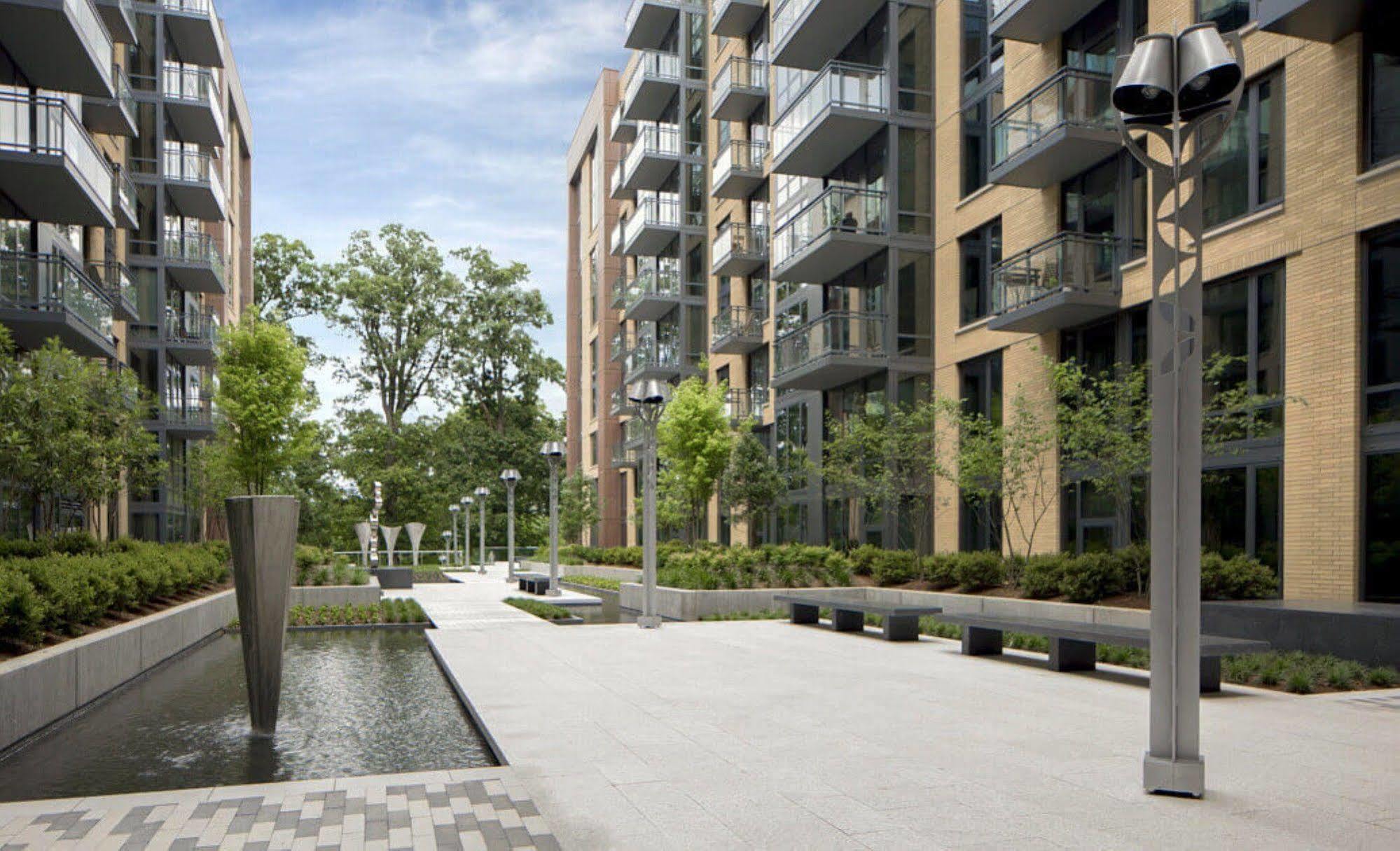 Global Luxury Suites In Downtown Bethesda Bagian luar foto