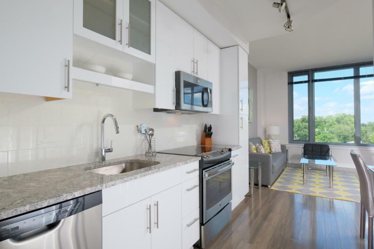 Global Luxury Suites In Downtown Bethesda Bagian luar foto