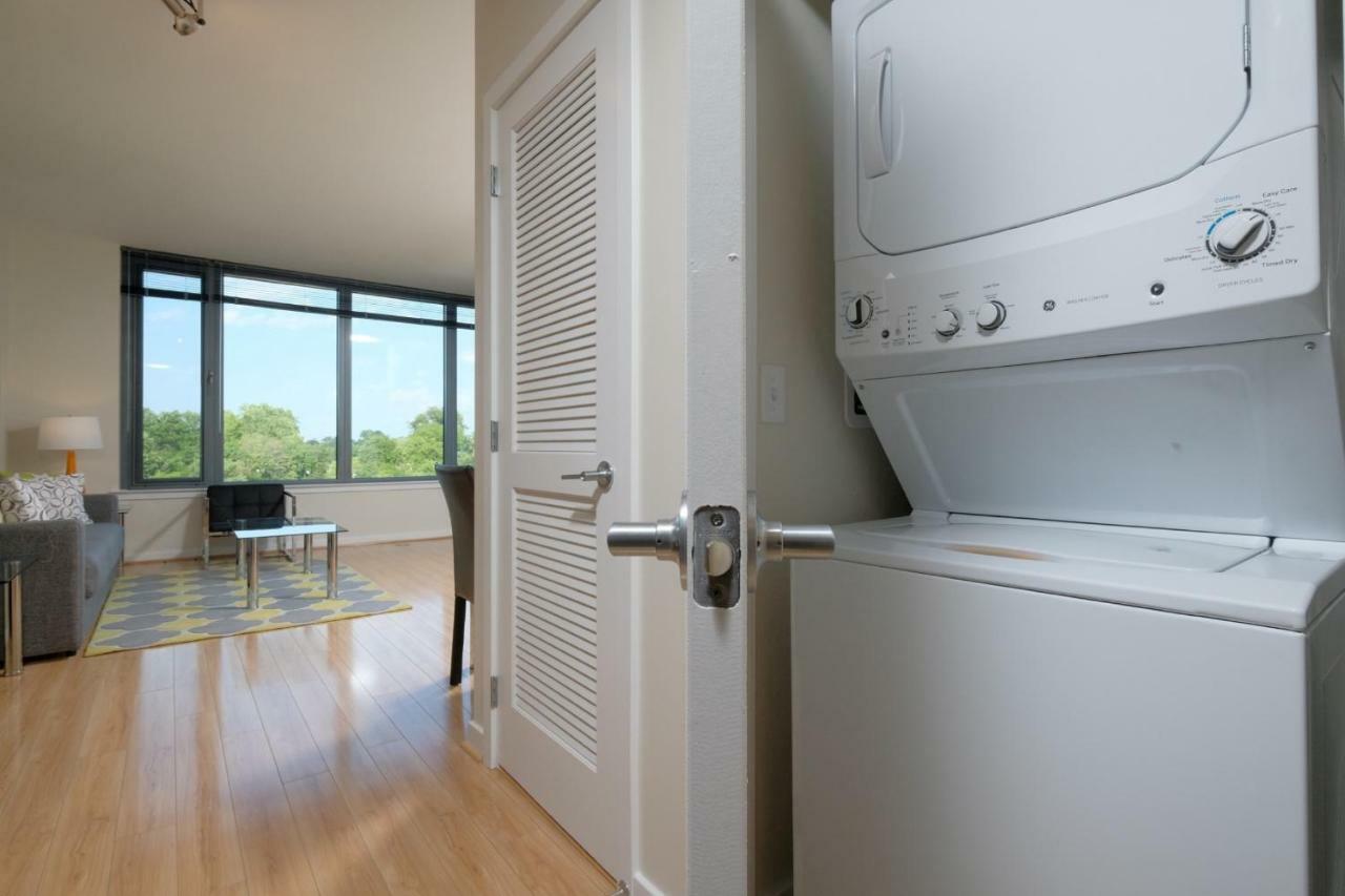 Global Luxury Suites In Downtown Bethesda Bagian luar foto